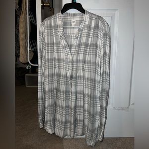 GAP white and gray plaid long sleeve